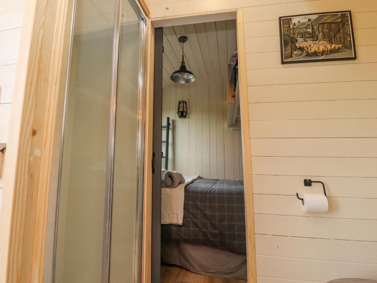 Hillcrest Shepherds Hut Престон Экстерьер фото