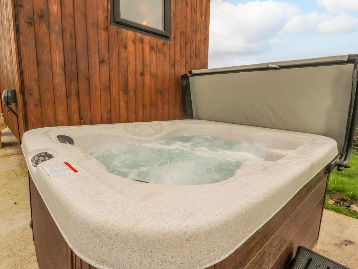 Hillcrest Shepherds Hut Престон Экстерьер фото